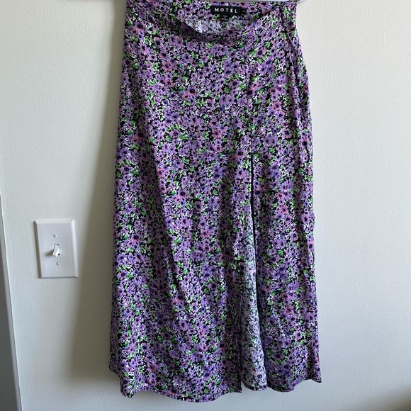 NWOT motel rocks saika lilac blossom midi skirt - Picture 3 of 3